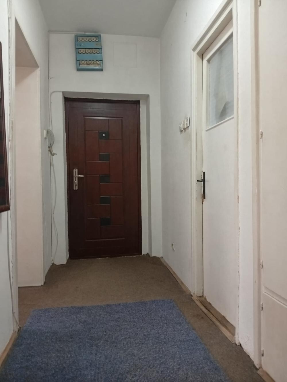 Slika 7 - Glavna ulica - Obrenovićeva, Dvoiposoban stan za izdavanje, 60m2, 300€